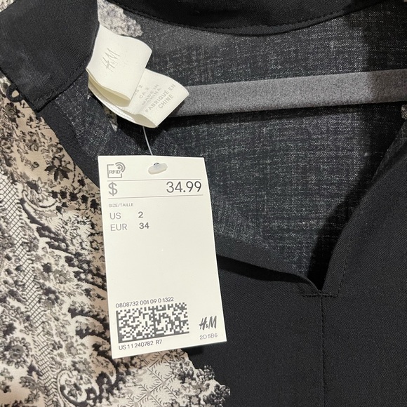 NWT H&M Flutter Sleeve Pattern Dress - Picture 6 of 6